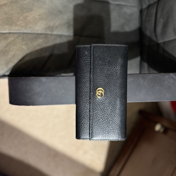 Gucci grained leather wallet . Comes with dust bag. - Picture 2 of 8